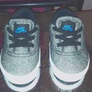 Toddler Nike size 5c NEW Gray